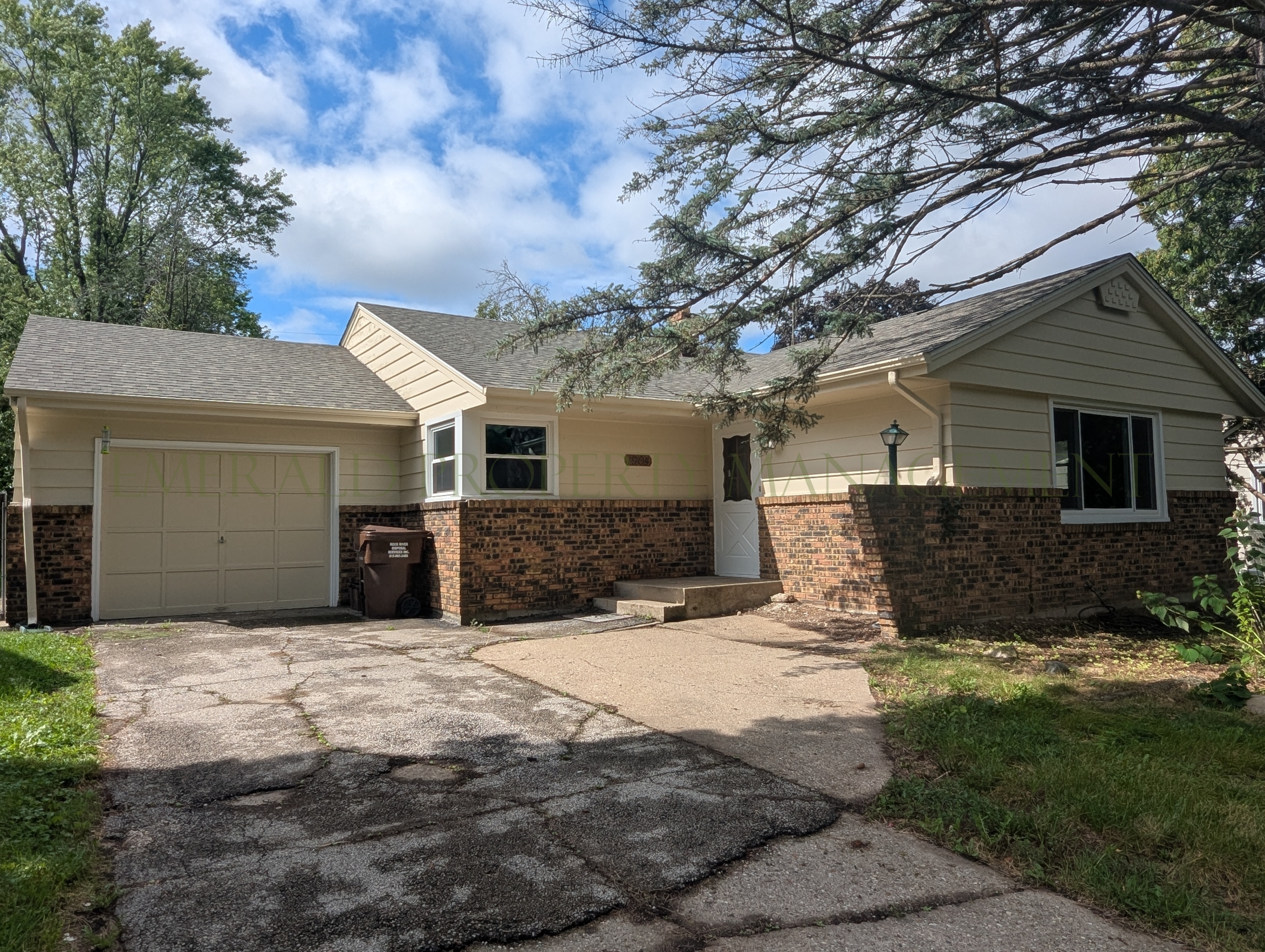 1904 Wisteria Road