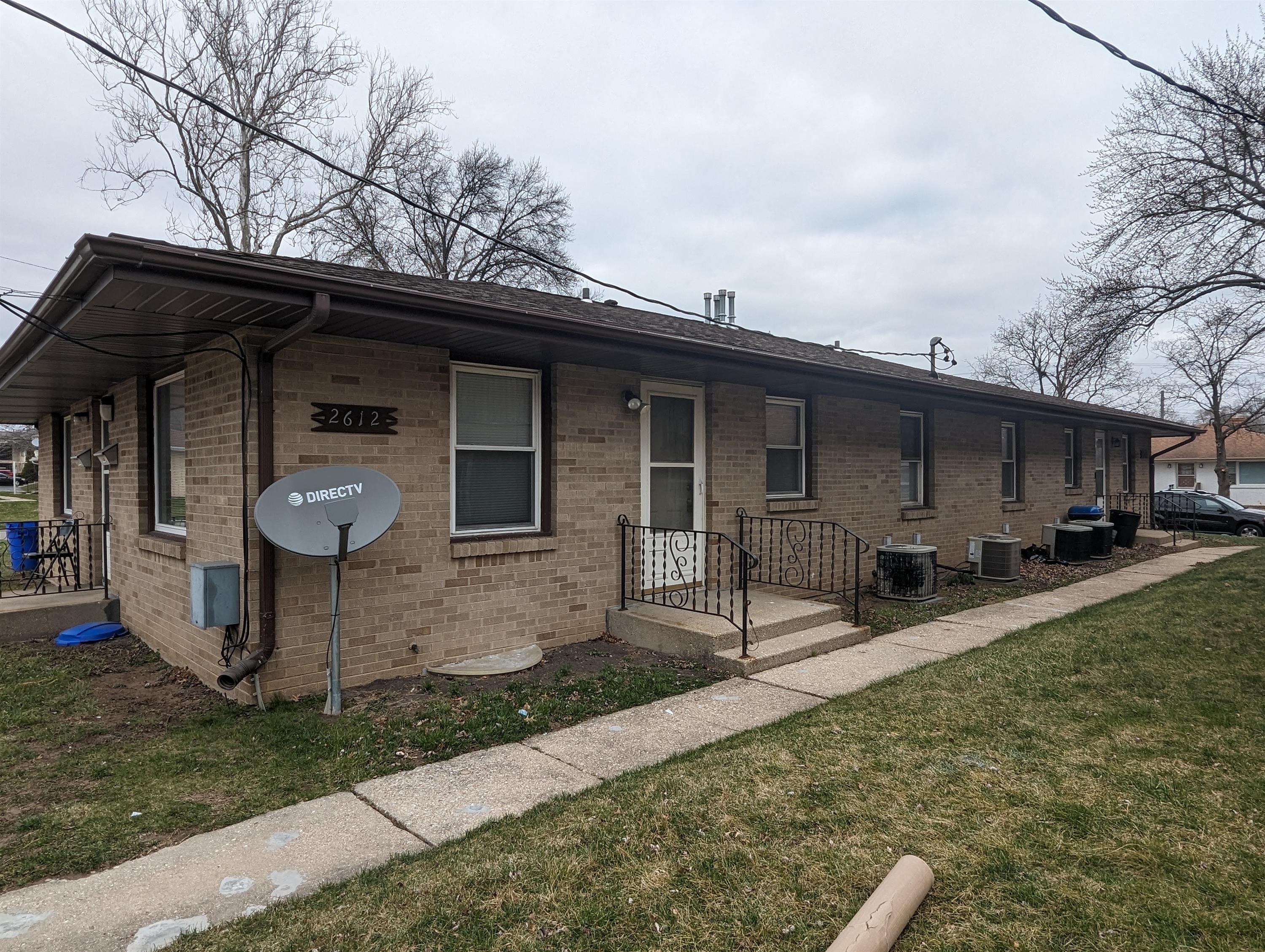 2612 Canterbury Lane -3 SW
